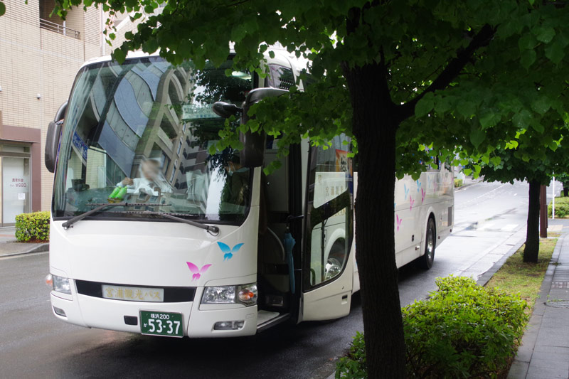 5/20バスハイク_集合場所にて、観光バスを借りて行きました。